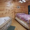 Отель Bear Hugs - Great Cabin! 2 Bedroom Cabin by RedAwning, фото 2