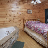 Отель Bear Hugs - Great Cabin! 2 Bedroom Cabin by RedAwning, фото 15