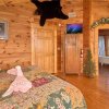 Отель Bear Pause II - Three Bedroom Cabin, фото 17