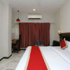 Отель OYO Premium MI Road, фото 6