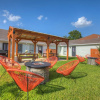 Отель Wanderlust #4 Hot Tub Shared Outdoor Space, фото 14