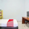 Отель Wisma Amalia Syariah by OYO Rooms, фото 16