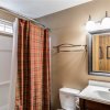 Отель Chestnut Lodge - Four Bedroom Cabin with Hot Tub, фото 4