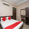 Отель OYO 10588 Hotel Golden Square, фото 3