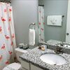 Отель Flamingo Haven - Three Bedroom Home, фото 13