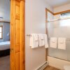 Отель Skidder Trail Family Lodge 4 Bedroom Home by RedAwning, фото 10
