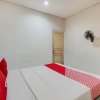 Отель OYO 90935 Rumah Kost Metroliving, фото 17