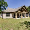 Отель Chic Texas Abode w/ Patio & Fenced-in Yard!, фото 1