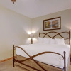 Отель Ski-in 2br  W/luxe Decor Steps To Winter Activities 2 Bedroom Townhouse by RedAwning, фото 11