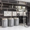 Отель Mordenised 2 Bedroom House Close to City Centre, фото 26