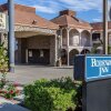 Отель Rodeway Inn Magic Mountain Area, фото 28