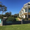 Отель Merimbula Lake Apartments в Меримбуле