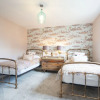 Отель Lovely 5-bed House in Centre of Bicester Village, фото 6