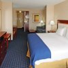 Отель Holiday Inn Express & Suites Belleville, an IHG Hotel, фото 3