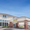 Отель Super 8 by Wyndham Menomonie WI, фото 1