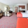 Отель Holiday Inn Express & Suites Bloomington - MPLS Arpt Area W, an IHG Hotel, фото 7