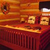 Отель New Song Appalachian Chink Style Cabin Features Foosball and Air Hockey Table by Redawning, фото 1