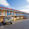 Отель Blue Whale Motor Inn & Apartments, фото 1