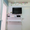 Отель Comfort 2BR with Pool View Green Pramuka City Apartment, фото 15
