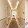 Отель OYO White Swan Hotel, фото 2