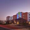 Отель Holiday Inn Express Suites Belmont, an IHG Hotel, фото 18