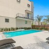 Отель Modern Townhouse across Lafitte Greenway, фото 15