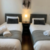 Отель Zen Modern 2 Bedroom Apartment close to city centre ideal for a group of 4-6, фото 3