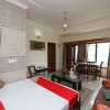 Отель OYO 13608 Home Grand View Suite Shoghi, фото 17