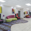 Отель Quality Inn and Suites Livonia, фото 2