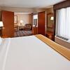 Отель Holiday Inn Express Hotel & Suites Greenwood, an IHG Hotel, фото 18