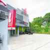 Отель OYO 1064 Manado Airport Homestay, фото 1