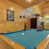 Отель Bearadise 1 Bedroom Home with Hot Tub, фото 11