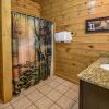 Отель SmokyStays 10 Bedroom Cabin, фото 9