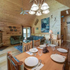 Отель Running Bear, 2 Bedrooms, Sleeps 8, Hot Tub, Gas Fireplace, Pool Table, фото 7