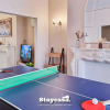 Отель White Cozy House With Pool Table Game Room, фото 2