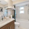 Отель 3 Bd Home Aberdeen Center Elevate Rooms, фото 9