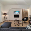 Отель Grey Swan - Modern & Stylish apartment with Private Parking, фото 3