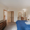 Отель 70mbr- Hot Tub - Bbq - Wi-fi - Pets Ok - Sleeps 8 3 Bedroom Home by RedAwning, фото 3