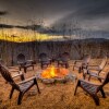 Отель Fire on the Mountain by Escape to Blue Ridge, фото 15