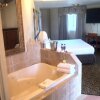 Отель Cedar Park Whirlpool Suites, фото 9