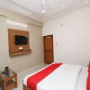 Отель OYO 16599 Chandra Palace, фото 12
