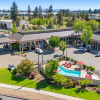 Отель Red Lion Inn & Suites Deschutes River Bend, фото 19