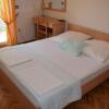 Отель Vila Jelena - Studio apartments for 2 to 3 persons in Sv Filip i Jakov, фото 8