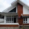 Отель RedDoorz near Moro Mall Purwokerto, фото 12