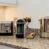 Отель JOIVY Spacious 2 Bed Apt in Ideal City Centre Location, фото 17
