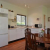 Отель Gartelmann Studio @ Gartelmanns Wines walk to The Deck Cafe + Wine tasting, фото 6