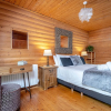Отель Redlands Country Lodge Log Cabin Apartments & WeeBothy, фото 6