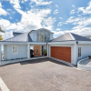Отель Magnificent Harbour View Villa in Orakei, фото 1