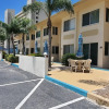 Отель Siesta Beach House #309 2 Bedrooms 1.5 Bathroom Condo, фото 1