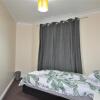Отель London Zone 2 Lovely 4 bedroom Apartment - 3 Trowbridge Road, фото 6